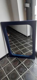 Miroir contour bleu, Enlèvement
