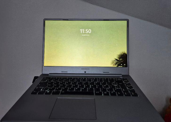 PC Portable MEDION Akoya S15447TG – Bon état, Informatique & Logiciels, Ordinateurs portables Windows, Utilisé, 15 pouces, SSD