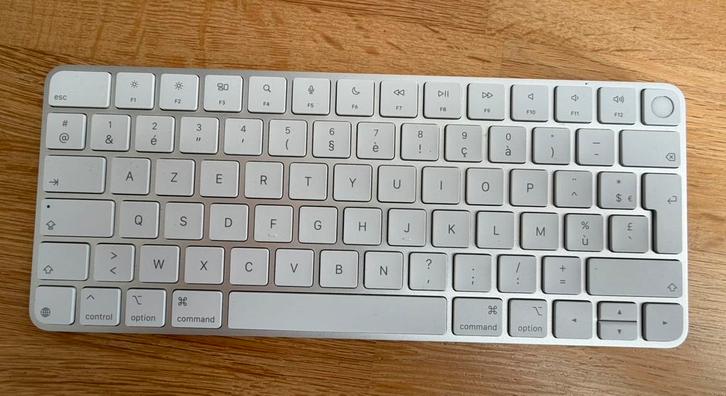 Apple magic keyboard met touch ID Azerty 2026 NIEUW, Computers en Software, Toetsenborden, Nieuw, Azerty, Draadloos, Ophalen