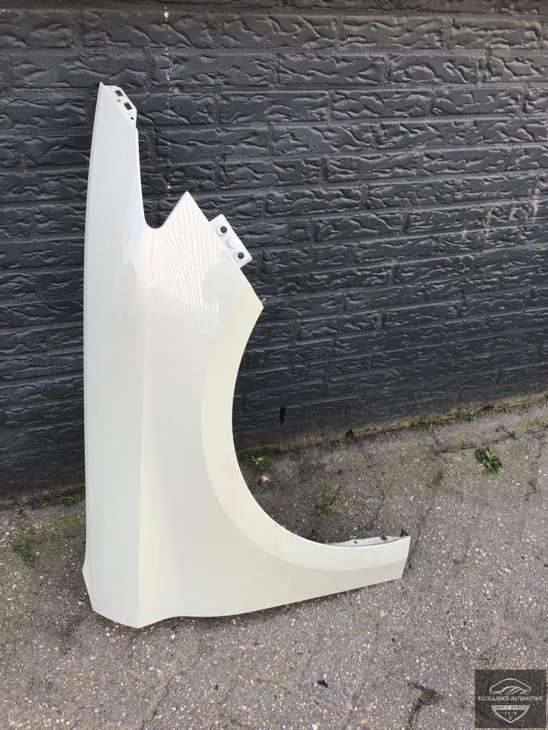 Aile lat rale avant droite d'origine pour Seat Cupra Leon 5F, Autos : Pièces & Accessoires, Autovia A-2, Km 585 585
08760  Martorell, ES