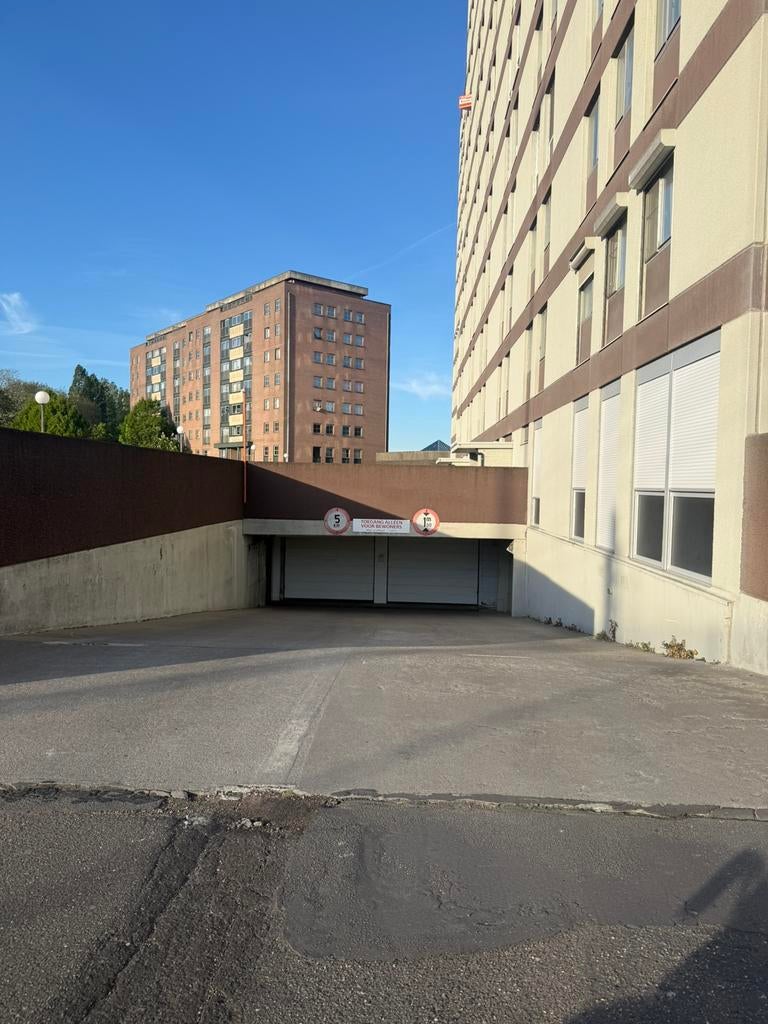 Staanplaats te huur te Borgerhout, Immo, Garages & Places de parking