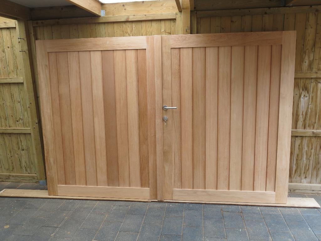 à vendre porte Afzelia de 3m à 1m80 bon prix, Jardin & Terrasse, Portes de jardin, Neuf, 200 cm ou plus, Portail battant, Bois