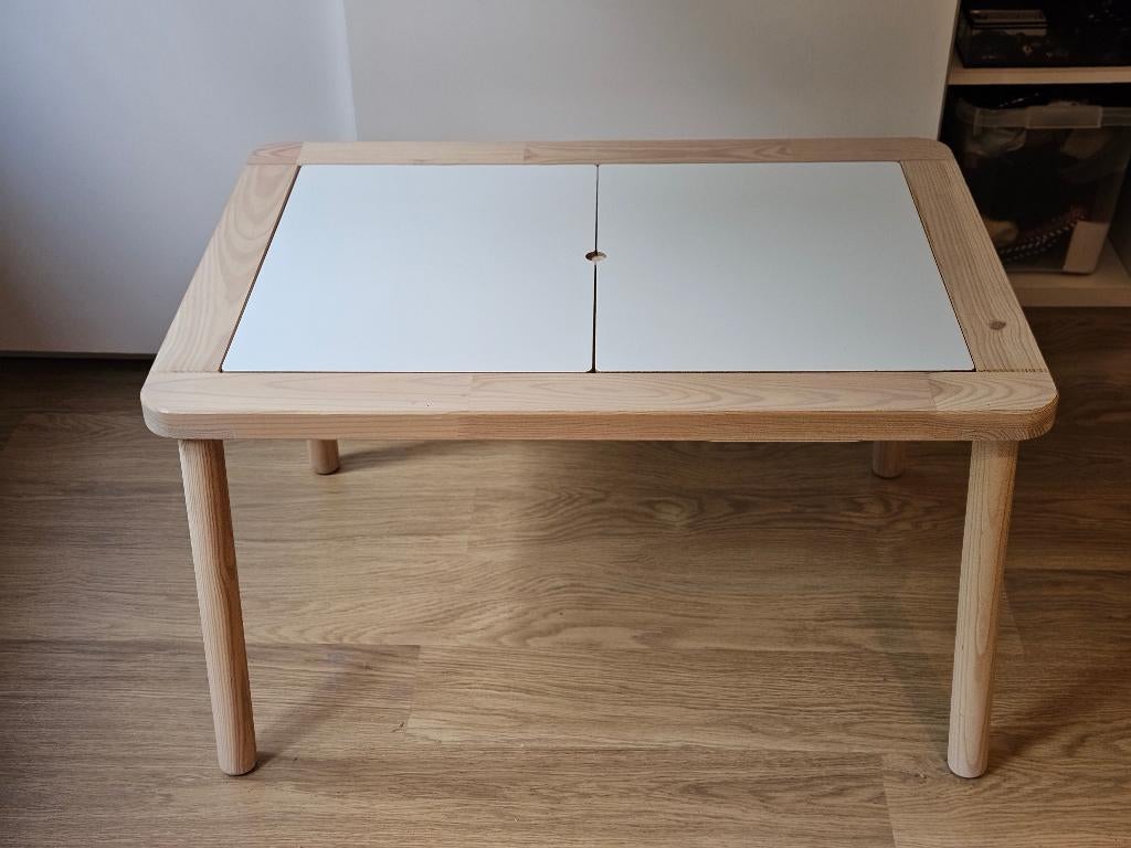 Flisat tafel Ikea + 3 Trofast bakken, Ophalen, Zo goed als nieuw, Tafel(s)