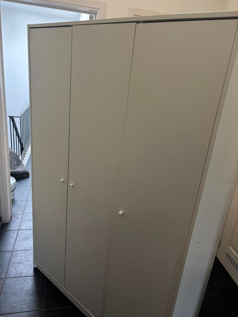 Kleerkast 3 deurs, Huis en Inrichting, Kasten | Roldeurkasten en Archiefkasten, Ophalen, Gebruikt