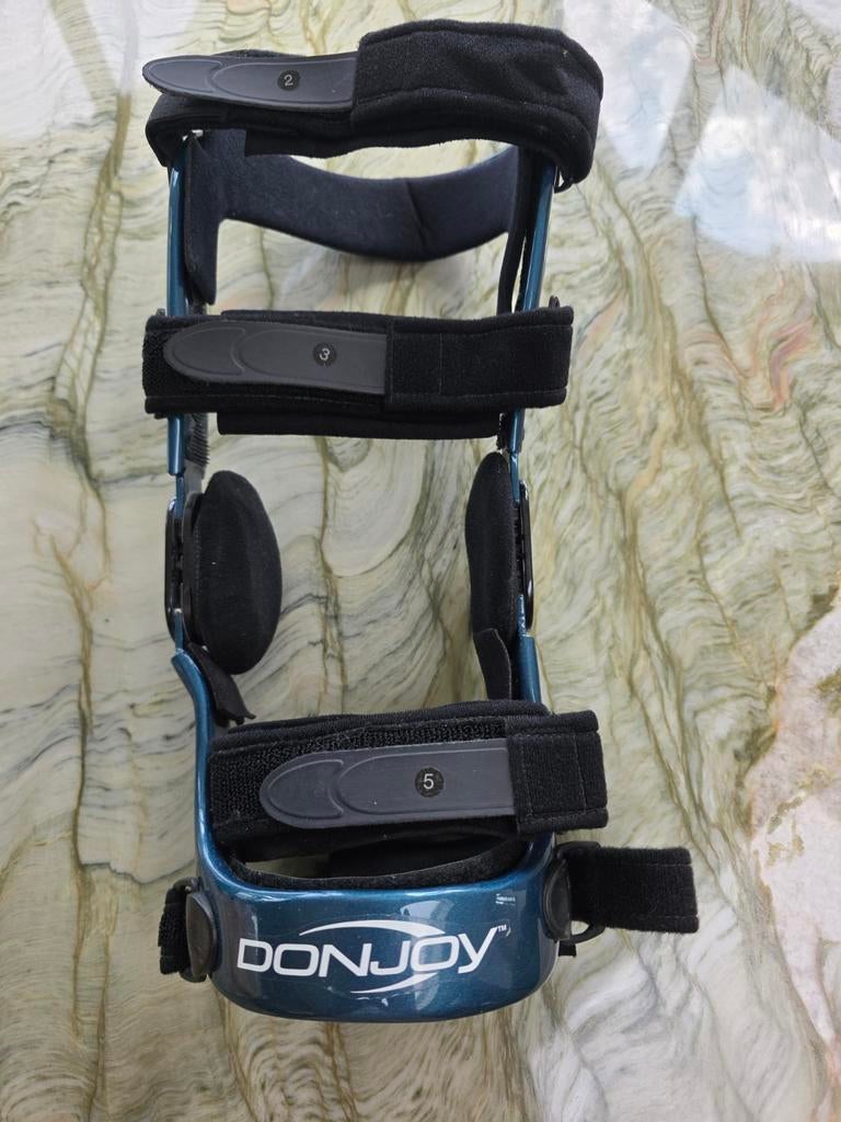 Kniebrace, Diversen, Braces, Ophalen