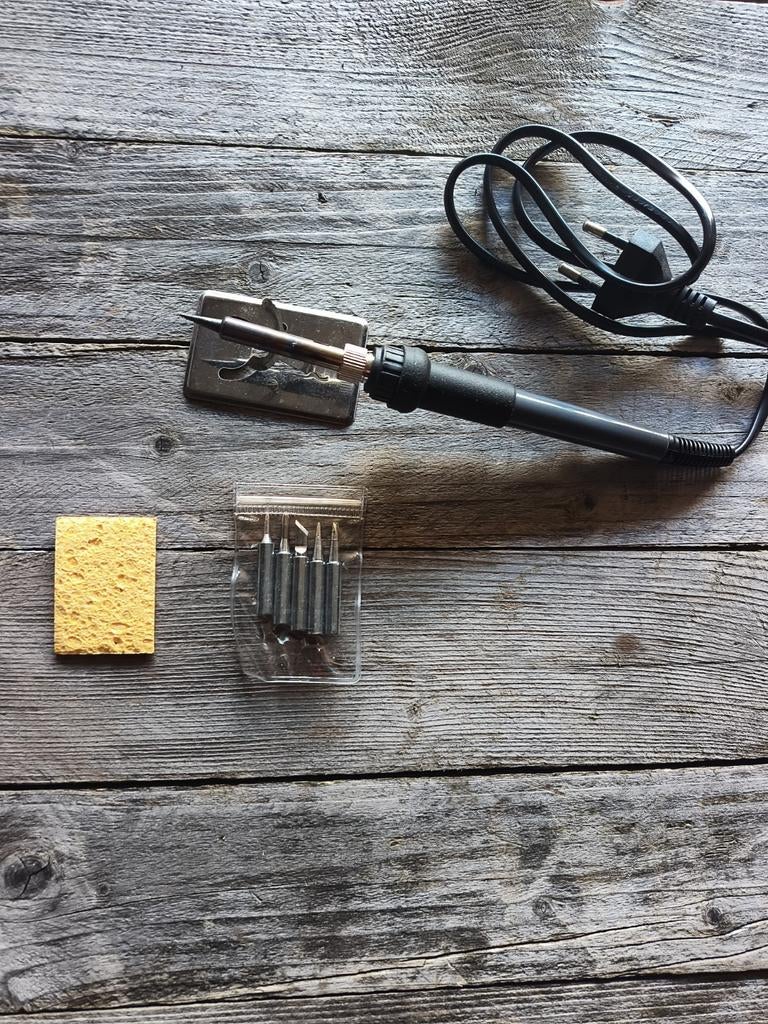 Set de fers à souder avec accessoires utilisés 2 fois, Bricolage & Construction, Outillage | Soudeuses, Comme neuf, Moins de 150 ampères