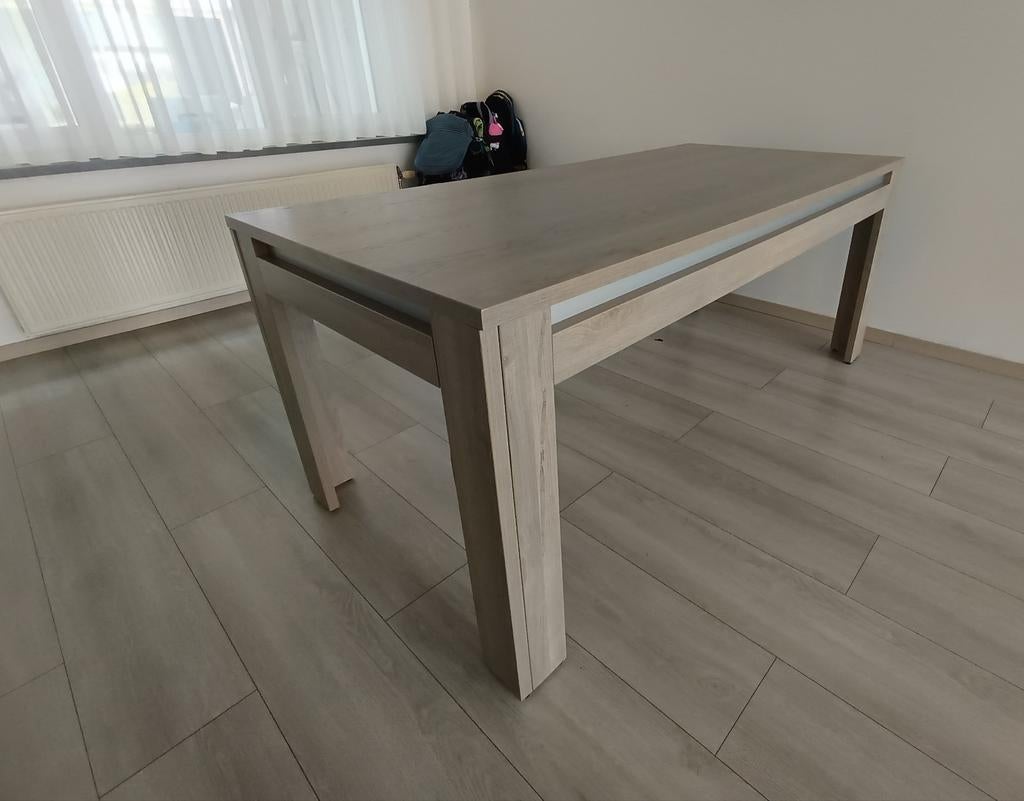 TABLE À MANGER, Enlèvement