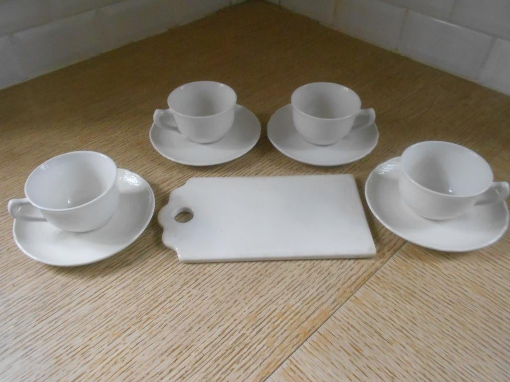 tasses Boch + planche à pain Maestricht - Maastricht. cc, Antiquités & Art, Enlèvement ou Envoi