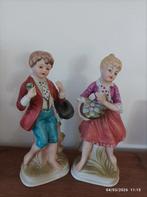 2 figurines en biscuit, Enlèvement