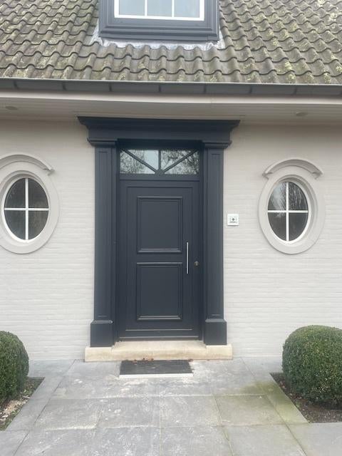 Voordeur + houten deuromlijsting te koop!, Ophalen, Gebruikt, Buitendeur