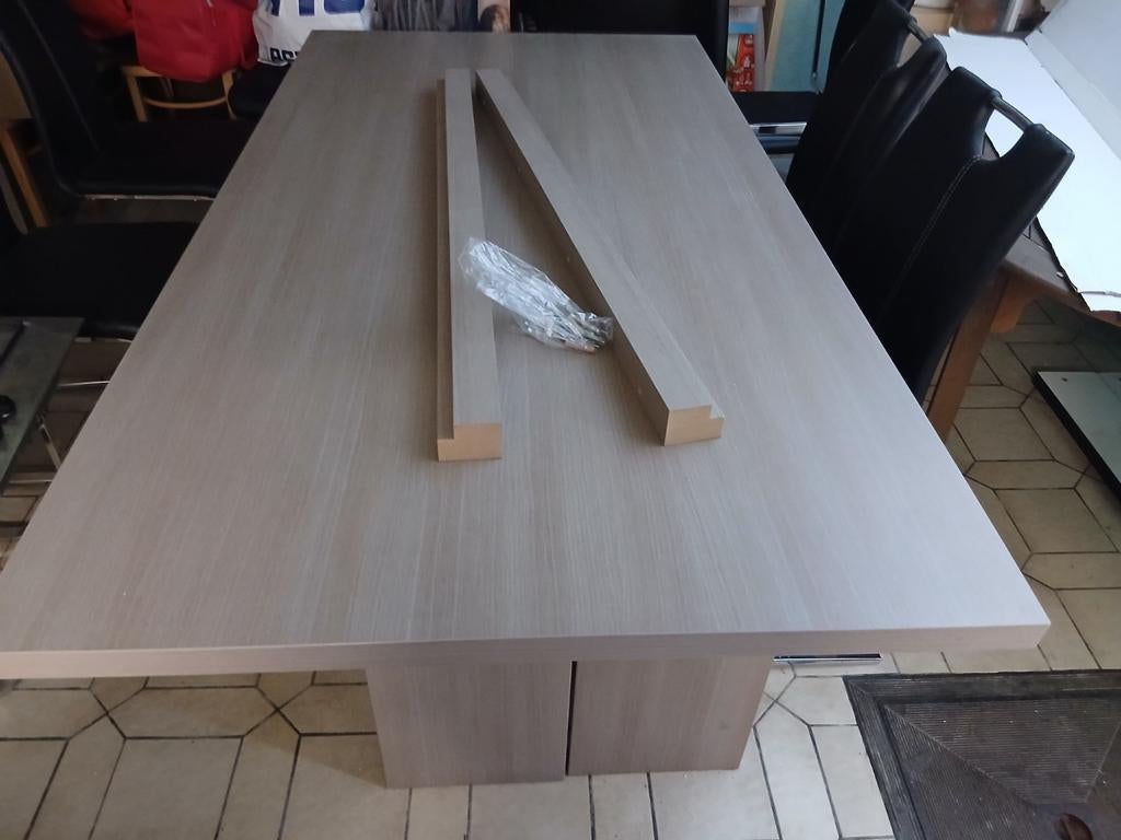 Table de salle a manger, Comme neuf