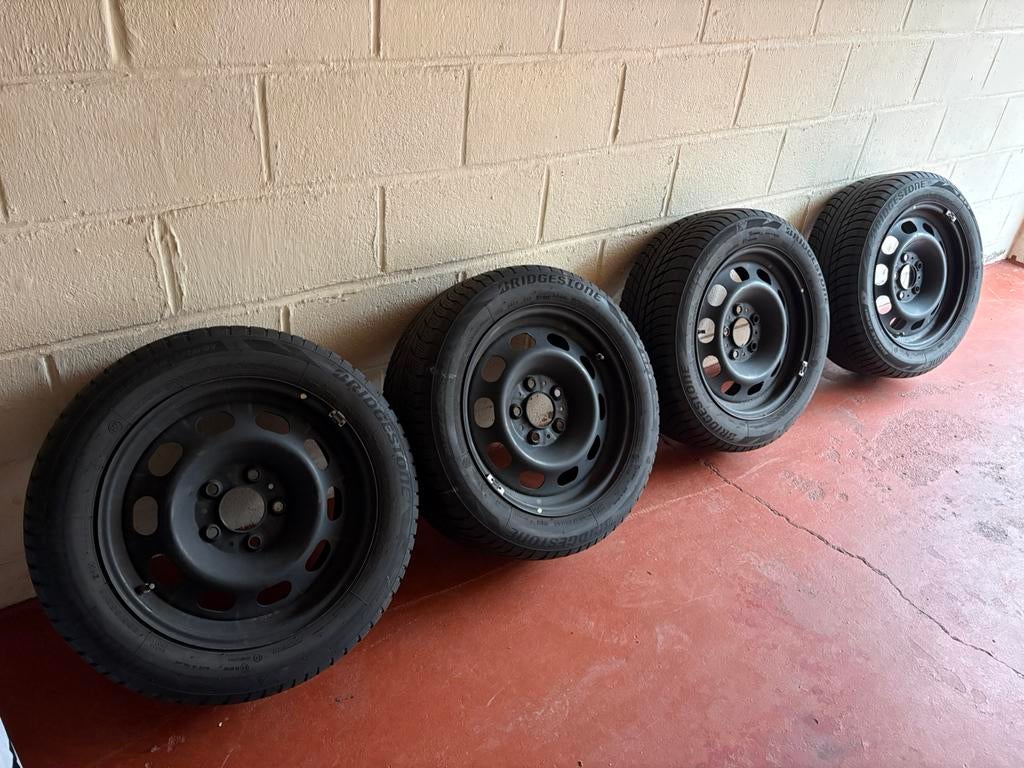 Winterbanden - slechts 4000km +/- Bridgestone Blizzak 16", Ophalen, 16 inch, Band(en), Personenwagen