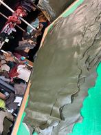 Groen kalfsleer lappen 1.1 mm dikte iets stug en glad A-2-3, Hobby en Vrije tijd, Ophalen of Verzenden, Groen