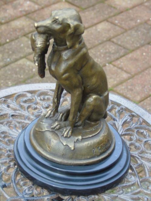 zittende jachthond in brons gesigneerd op marmer., Antiek en Kunst, Antiek | Brons en Koper, Brons, Ophalen