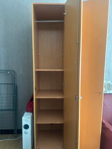 Twee stuk gratis kleerkast, Enlèvement