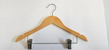 houten kapstokken beschikbaar voor biedingen