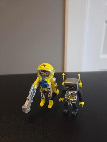 Astronaut en zijn Playmobil-robot beschikbaar voor biedingen