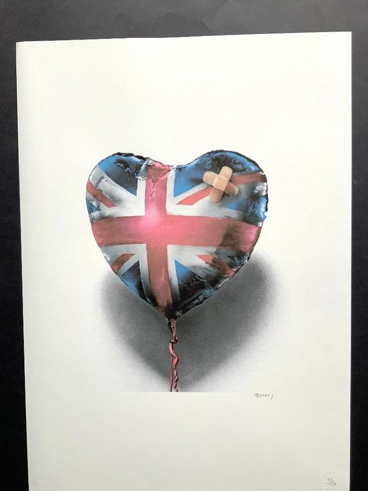 Banksy litho Bandaged heart (50 X 70 cm) genummerd, Antiek en Kunst, Kunst | Litho's en Zeefdrukken, Ophalen of Verzenden