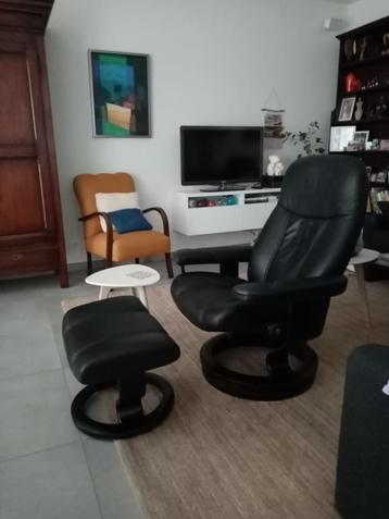 Relax + voetbank "Stressless"  zwart leder beschikbaar voor biedingen