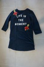 donker blauw kleed 'Live in the moment' 146/152