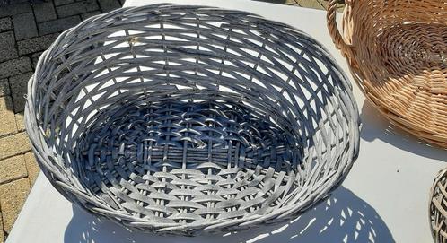 Lot rieten mandjes ,krans en boot, Huis en Inrichting, Woonaccessoires | Schalen en Manden, Zo goed als nieuw, Ophalen