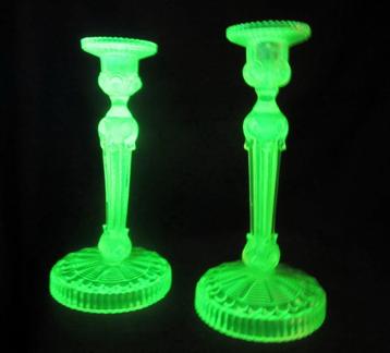 2 vaseline uranium glas art deco: kandelaars, ca 1920 beschikbaar voor biedingen