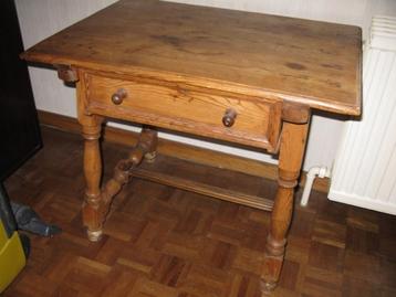 Antieke tafel  beschikbaar voor biedingen