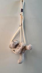 La chambre d'enfant originale porte des pompons pour rideaux, Enfants & Bébés, Chambre d'enfant | Aménagement & Décoration, Autres types