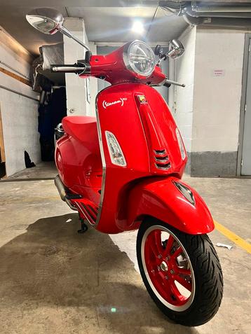 Vespa Primavera 125 RED met Leovince SPORTUITLAAT