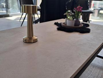 Salon tatel in techniek  beschikbaar voor biedingen