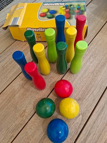 Houten bowlingset  beschikbaar voor biedingen