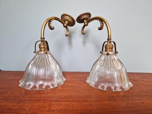Paar Holophane bronzen en gegroefde glazen wandlampen, Antiek en Kunst, Antiek | Verlichting, Ophalen of Verzenden