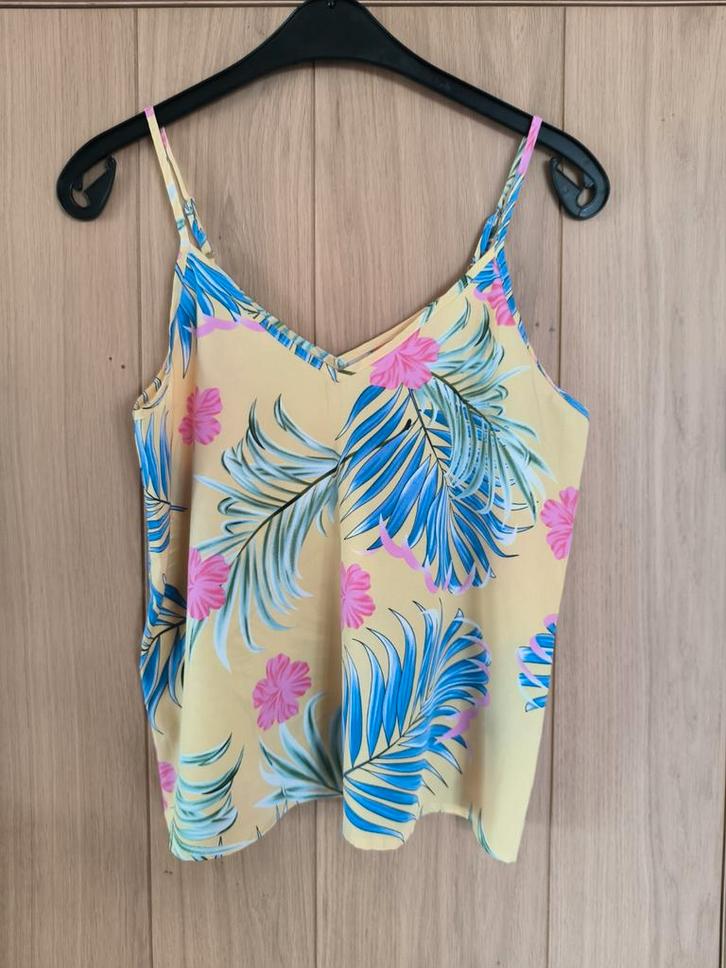 Dames topje mt L.  Shein.  Geel met bloemenprint., Kleding | Dames, Topjes, Zo goed als nieuw, Maat 42/44 (L), Geel, Zonder mouw