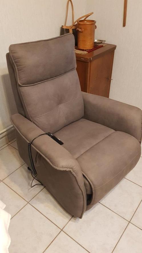 Relaxzetel met sta-op functie, elektrisch., Huis en Inrichting, Fauteuils, Zo goed als nieuw, Stof, Ophalen