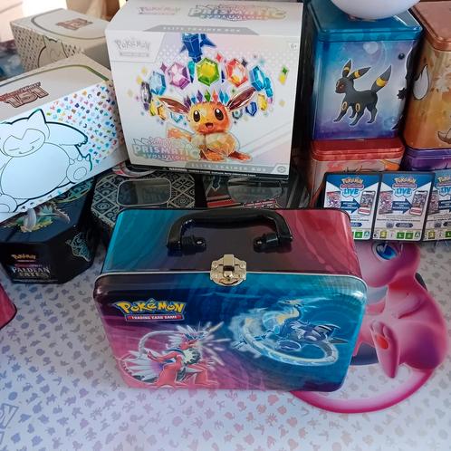 200 Pokémon-kaarten en koffer, Hobby en Vrije tijd, Verzamelkaartspellen | Pokémon, Zo goed als nieuw, Ophalen of Verzenden