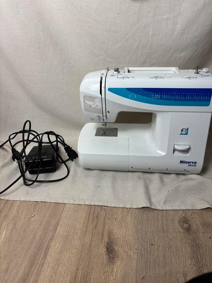 Minerva M832B naaimachine, Hobby & Loisirs créatifs, Machines à coudre & Accessoires, Comme neuf, Enlèvement