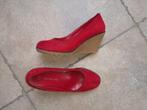Mooie rode schoenen mt 39, Kleding | Dames, Gedragen, Ophalen of Verzenden, Pumps, Rood