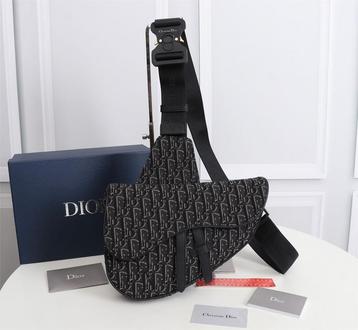 Sac/sac Dior complet avec boîte et accessoires disponible aux enchères