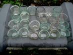23 abreuvoirs ou mangeoires anciens en verre, Ophalen