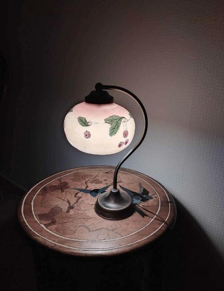 Lampe ancienne en pâte de verre, Antiquités & Art, Antiquités | Éclairage, Enlèvement