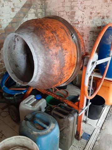 Betonmolen  beschikbaar voor biedingen