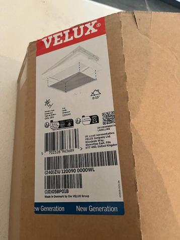 VELUX ZIU muggengaas platdakvenster 120x90cm wit beschikbaar voor biedingen
