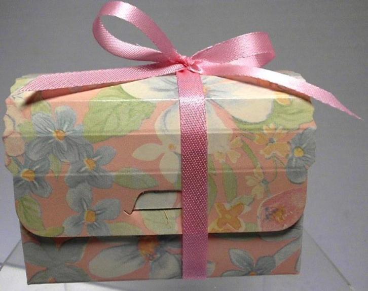 Bedankje Fiorita koffer doopsuiker doosje - 50 stuks voor 8€, Kinderen en Baby's, Kraamcadeaus en Geboorteborden, Nieuw, Kraamcadeau