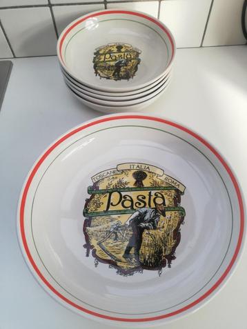 spagetti pasta servies borden beschikbaar voor biedingen