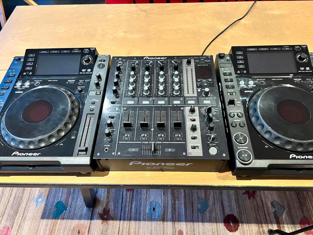 ② Pioneer CDJ 2000 + DJM 700 — DJ sets & Platines — 2ememain