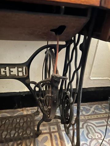 Vintage naaimachine singer beschikbaar voor biedingen