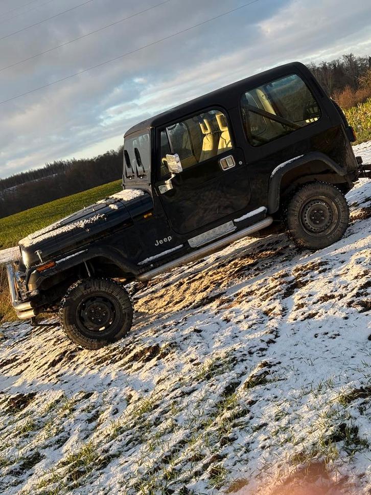 Jeep wrangler yj 1989 oldtimer, Autos, Jeep, Particulier, Wrangler, LPG, SUV ou Tout-terrain, 3 portes, Boîte manuelle, Noir, Beige