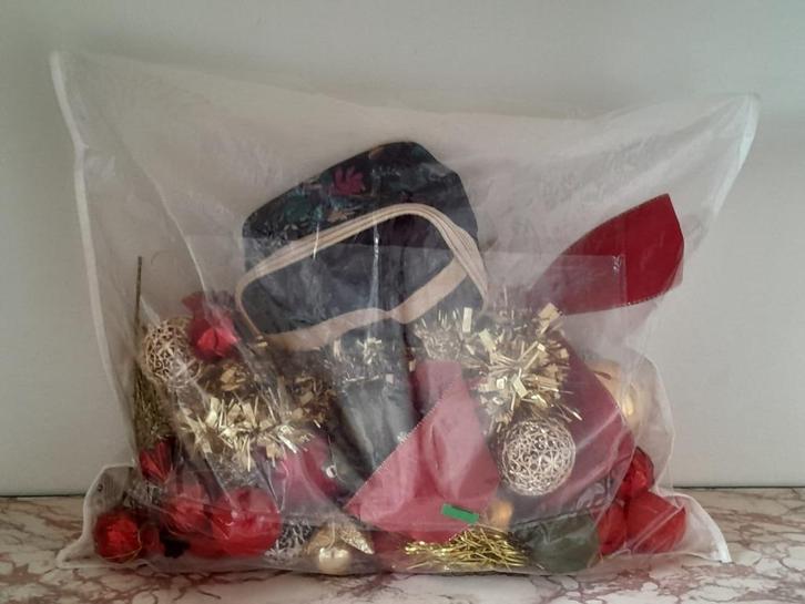 Grote partij kerstversiering – slingers, ballen, linten en a, Huis en Inrichting, Woonaccessoires | Kandelaars en Kaarsen, Gebruikt