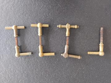 vintage deurklink in geel koper beschikbaar voor biedingen