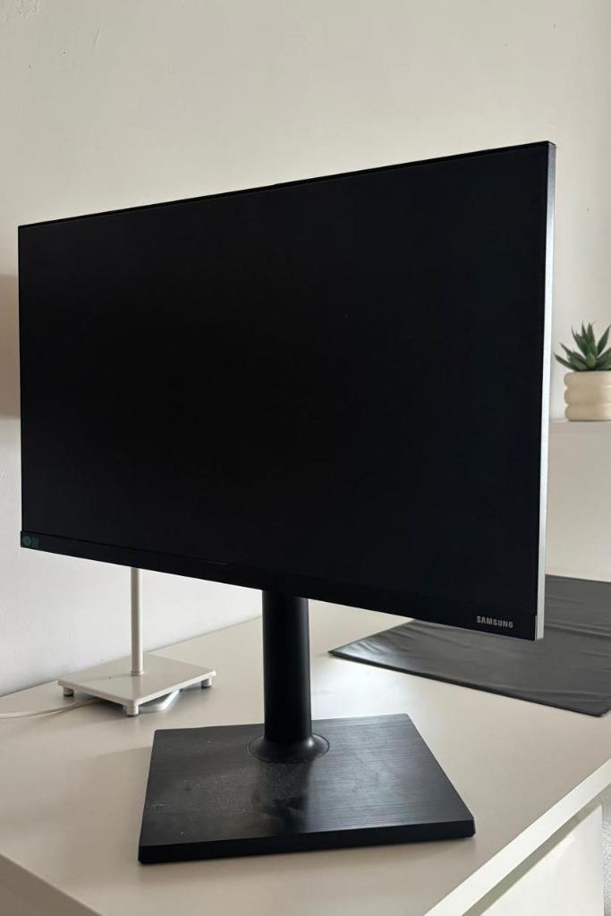 pc monitor samsung, Computers en Software, Monitoren, Zo goed als nieuw, HDMI, Gaming, Hoofdtelefoonaansluiting, In hoogte verstelbaar